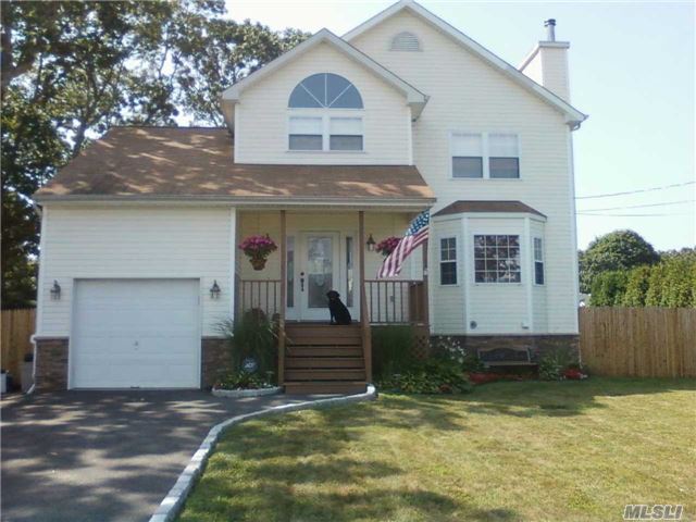 **Back On The Market** Move Right Into This Immaculate Victorian W/Lrg Foyer & Open Floor Plan.Home Boasts New Kitchen W/Granite Counters & Ss Appliances, Updtd Baths, Oak Flooring W/Oak Staircase, New Sliding Door, Vaulted Ceils In Master Br & Loft, Alarm, Full Part Fin Bsmt W/Egress Window, Att Garage, Igs, Trex Deck & More.Dryer & Stove On Propane.