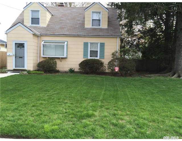 Beautiful Bright Cape With Huge Country Kitchen In Hewlett-Woodmere School District. Move Right In! Great Rear Yard With Deck. Close To Lirr & Shopping.