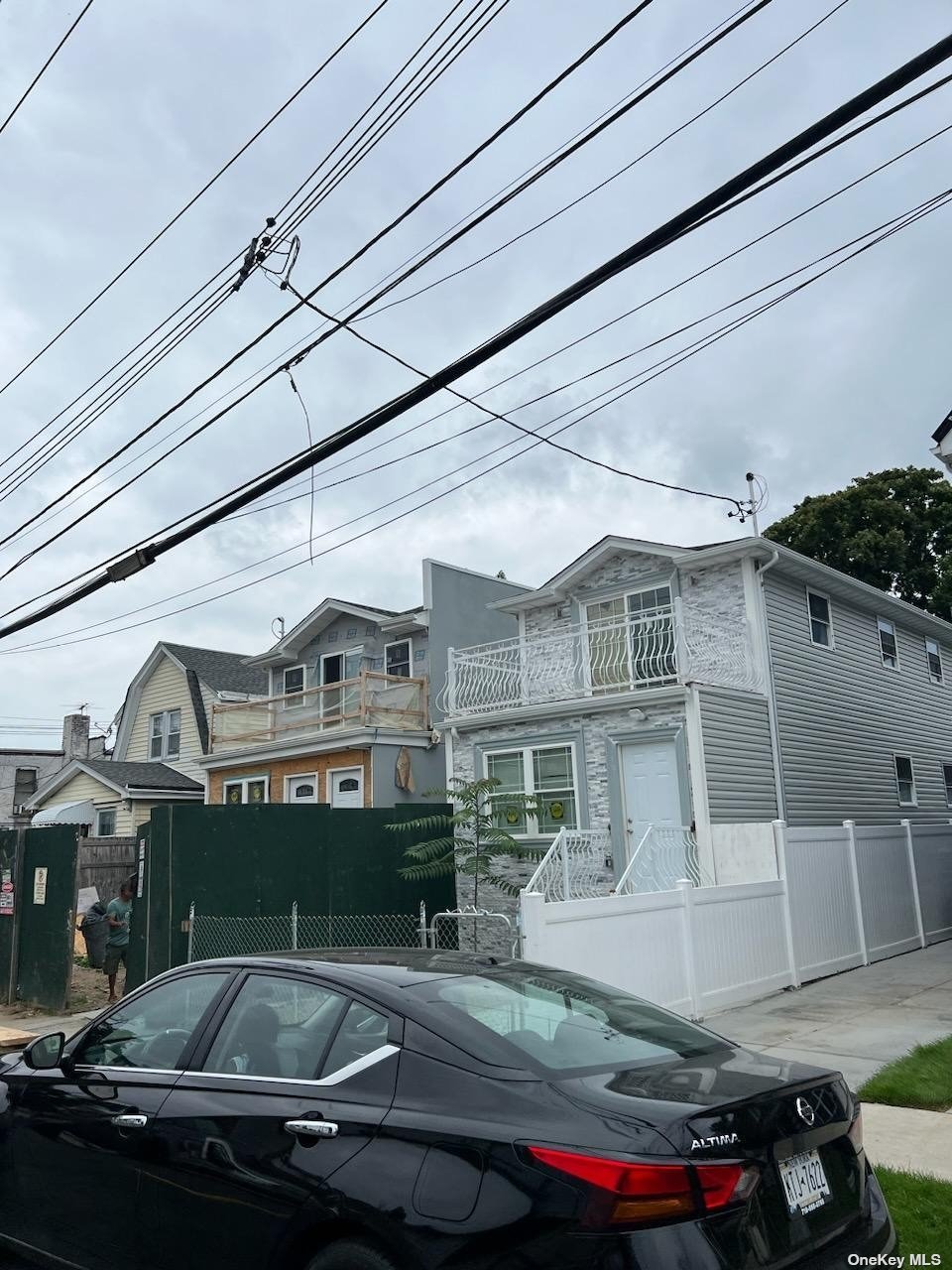 Single Family in Saint Albans - 118 Ave  Queens, NY 11412