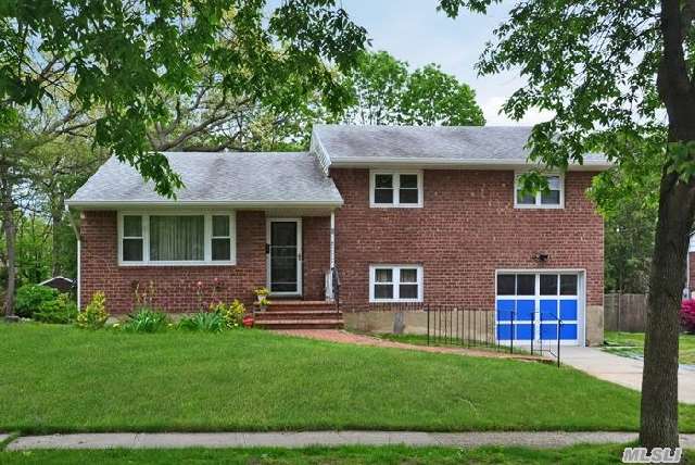 Split Level Home In Manetto Hill Section. All Updates With In The Last 2 Years.All New Sheetrock And Insulation,  Crown Moldings,  Hw Floors,  European Tile And Porcelain,  Top Of The Line Fixtures And Interior Doors,  Ss Appl,  Granite Counter, Sliding Door Leading To The Trex Deck, .3 Bdrms,  2.5 Baths, Den, Finished,  Basement , New Gas Heating And Cac,   And Much More.....