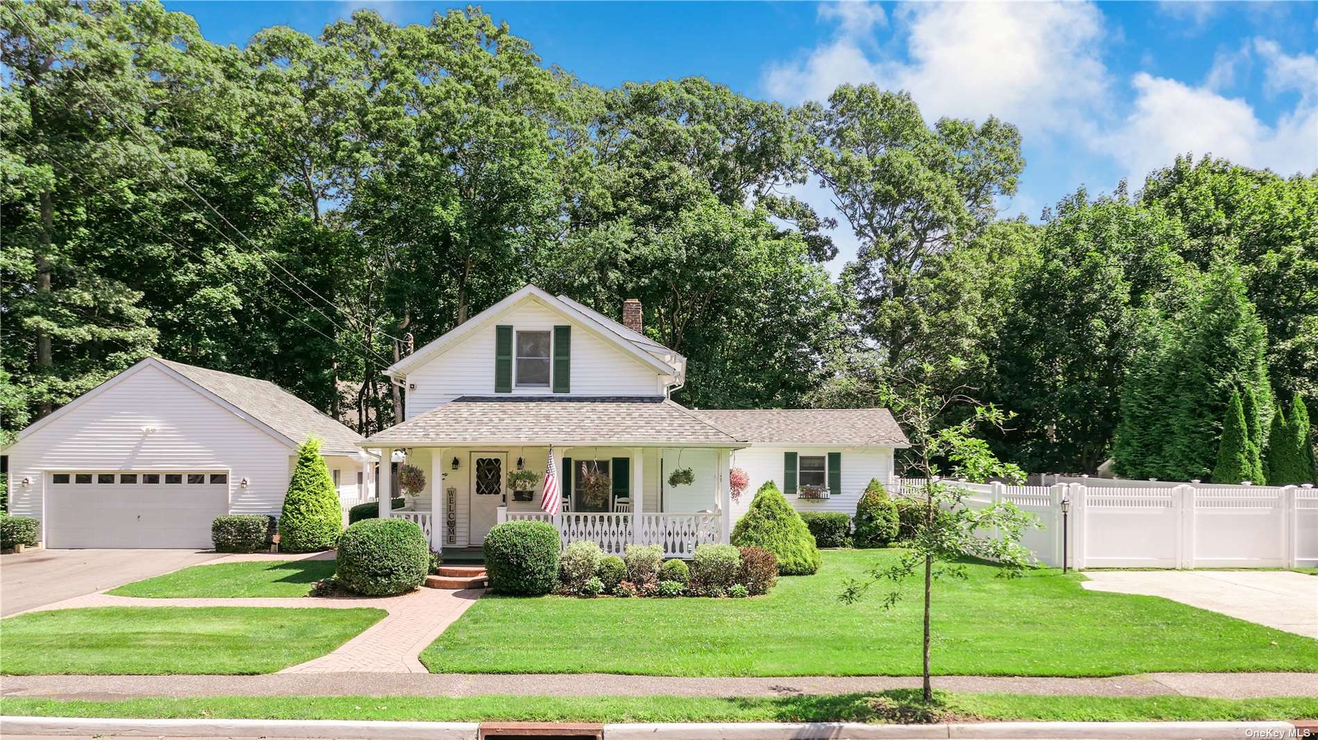 Single Family in Bellport Village - Station  Suffolk, NY 11713