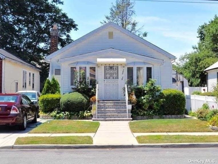 Single Family in Queens Village - 213th  Queens, NY 11429