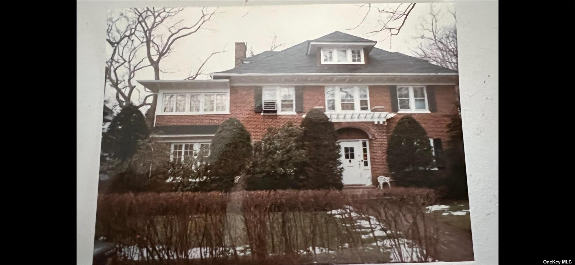 Single Family in Woodmere - Milton  Nassau, NY 11598