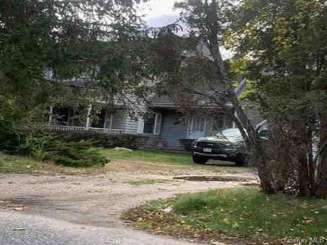 Single Family in Southampton - Little Fresh Pond  Suffolk, NY 11968