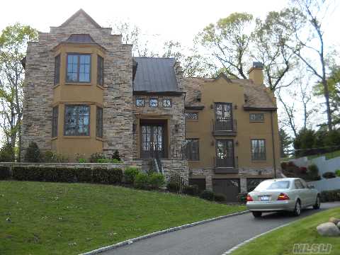 Stone Hill At Muttontown. Immediate Delivery Gated Private Community Limited Addition 6200 Sq Ft 3 Levels Of Living With Elevator. Outstanding Upgrades Backs Mansion. Land And Snow Removal Included In Hoa Dues, Clubhouse,Pool,Tennis,Fitness, 24Hr Gated Security, Syosset Sd