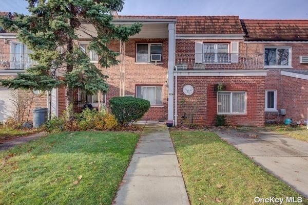 Single Family in Fresh Meadows - 171st  Queens, NY 11366