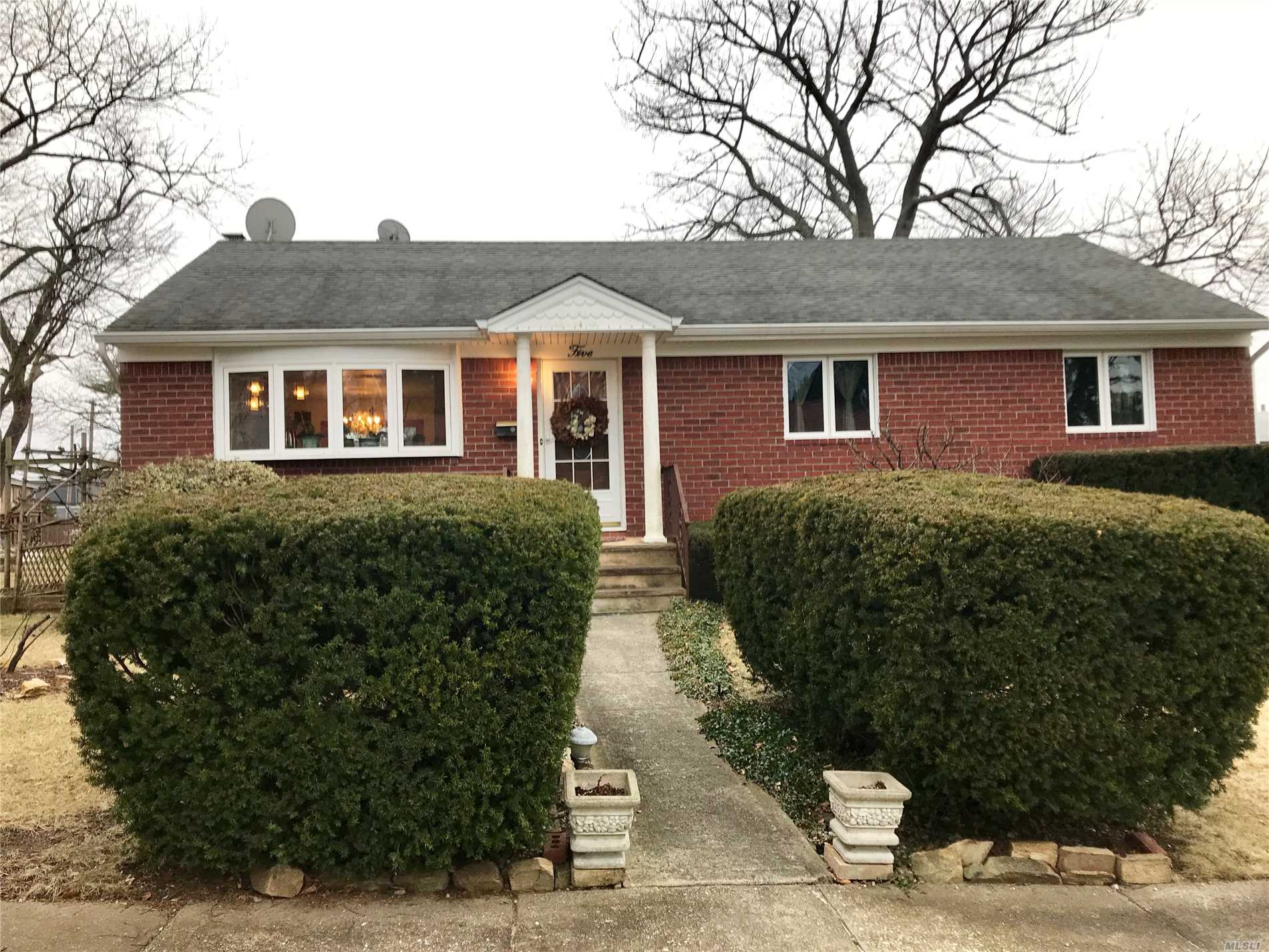 Wonderful Opportunity In Jericho School, Young Roof, New Kitchen( High Ceiling )  With Skylight, Gas Heating, New2 Full Bathrooms, New Sidling, New Gutters, 2 New Decks With Pvc Fence, New Hot Water Tank, Hardwood Floor. Furnished Full Basement With Dry Bar And Pool Table, 2 Car Garage, Low Property Tax. Close To Transportation, Shopping And More, Must See!!!