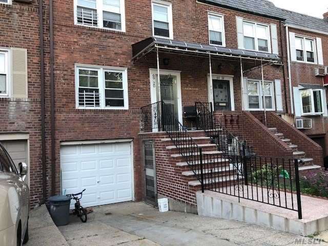 Fresh Meadows Brick Townhouse In School District #26, Ps 173/Jhs 216/St. Francis Hs . Not Far From St Johns University, Bus Q30/31/46/25/34 /Qm4Near By . Q64 To Forest-Hill For E/F Train. 3 Bedroom With 1.5 Bathroom , Garage With Ose From Above Ground Walk In Basement. Shopping, And Transportation In Few Mints.