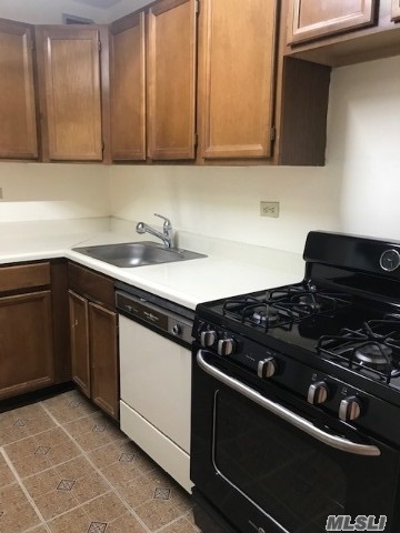 The best deal in the Complex, freshly painted, updated 2 years ago. 24 Hr gated community. gym, Pool, tennis, restaurant, deli, nail and Hair, Dry cleaning store in the complex.