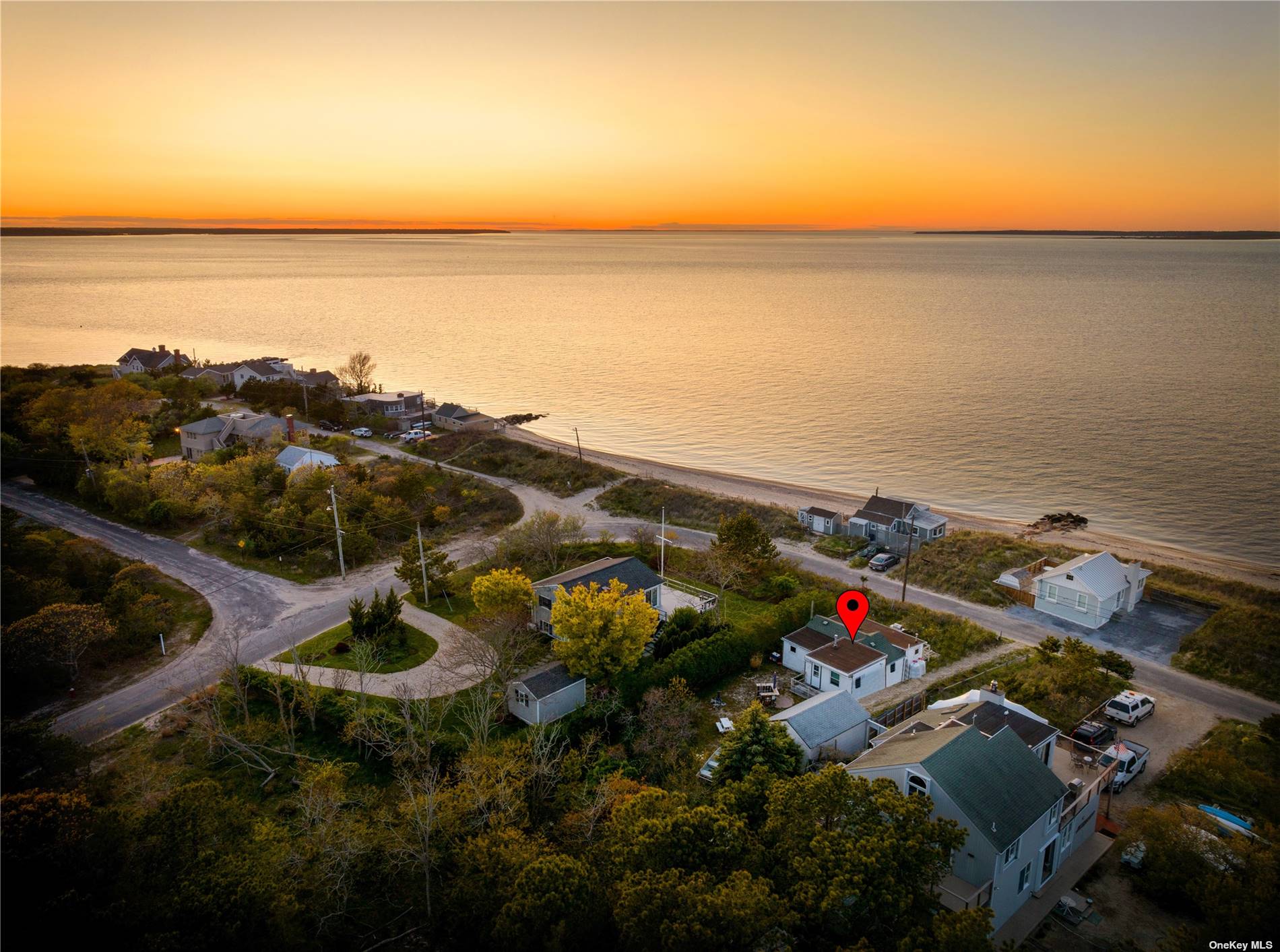 Single Family in Amagansett - Shore  Suffolk, NY 11930