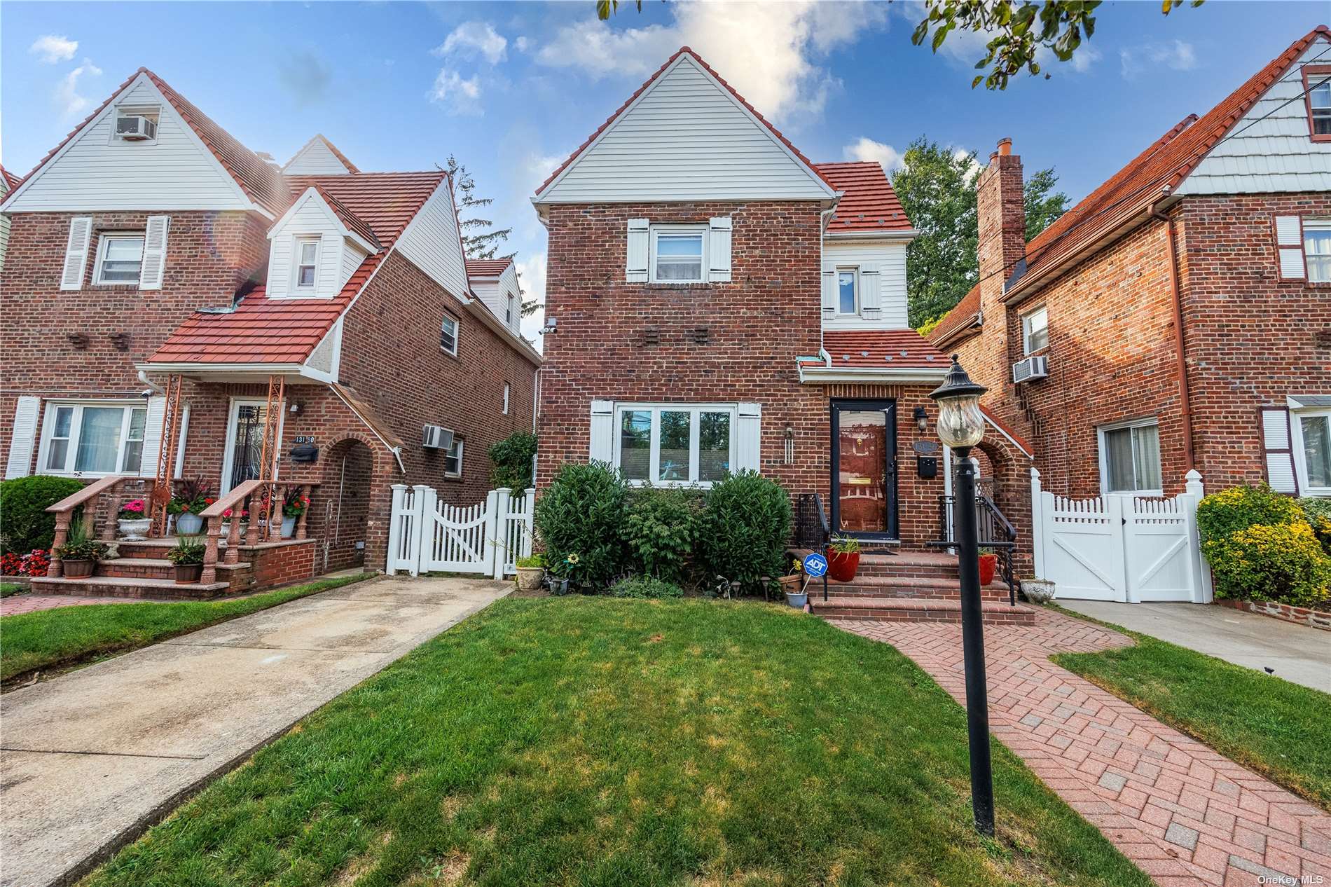Single Family in Laurelton - 229th  Queens, NY 11413