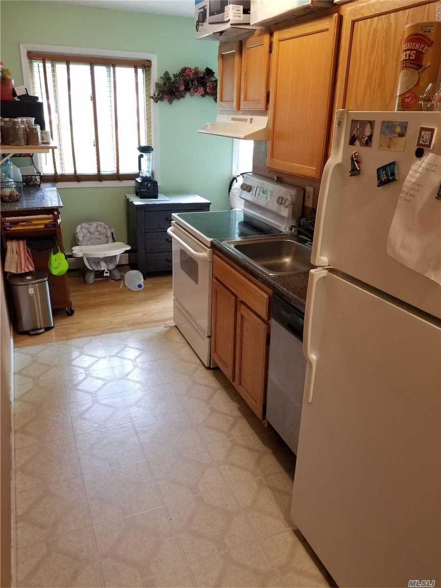 Nice Bright 1 Bedroom In Islip, Including Queen Bedroom, Kitchen, Hardwood Floors. Excellent Location Close To Club House, Parking, Laundry Room. Super Pet Friendly. Why Rent When You Can Own For Less!!