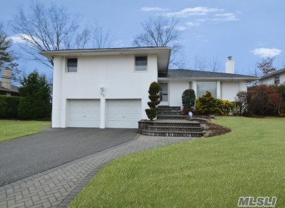 Diamond Capri Split In A Quiet Location. Updated 5 Year Old Kitchen With Slider That Leads To Deck, Finished Basement 6 Years Ago, Updated Windows, Bathrooms & Roof ( 10 Years). Perfection!!