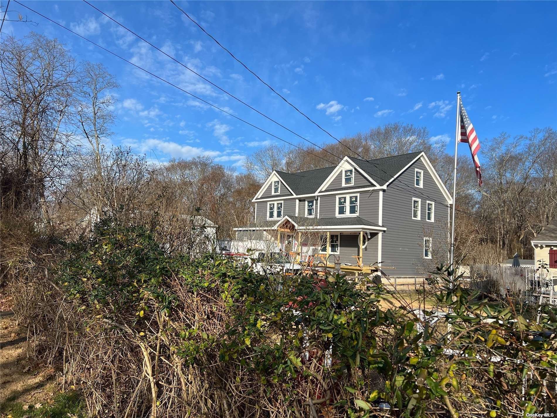 Single Family in Mastic Beach - Wavecrest  Suffolk, NY 11951