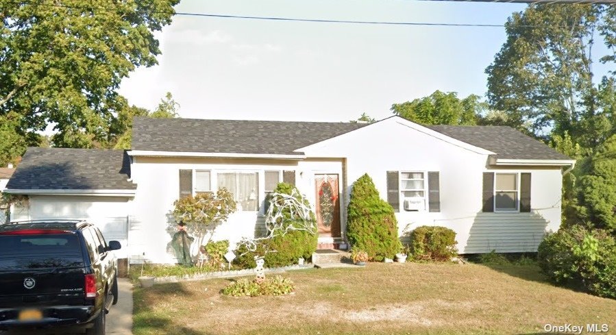 Single Family in Central Islip - Applegate  Suffolk, NY 11722