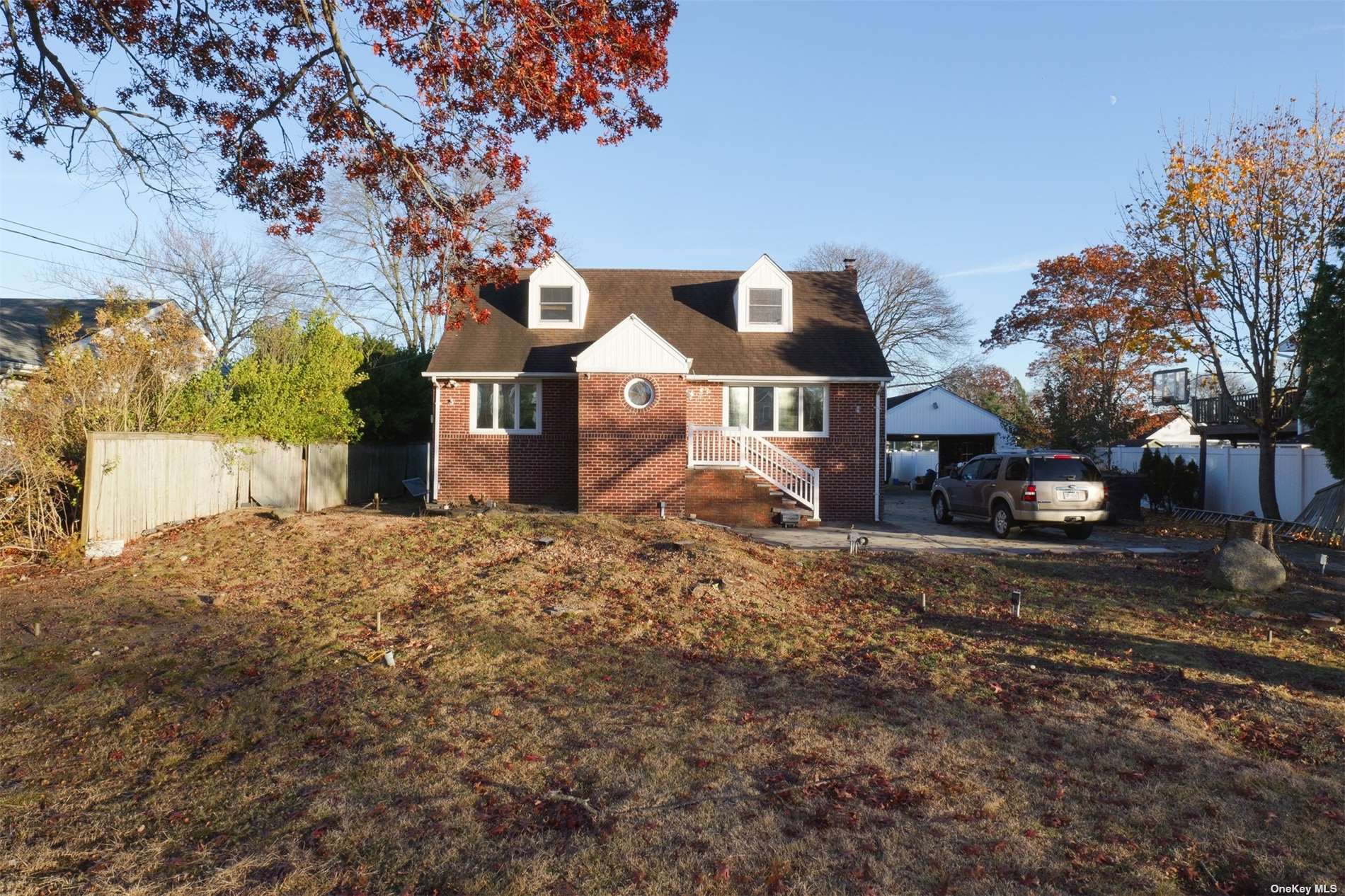 Single Family in West Islip - Arbour  Suffolk, NY 11795