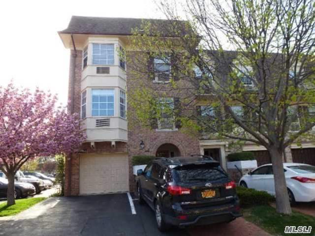1Br Condo With A Den, Eik, 1 Bath, Patio Area, 1 Parking Spot, Storage With Cedar Closet, Washer/Dryer Located In Lower Level. Party Room, Movie Night, Wine & Cheese Holiday Party.