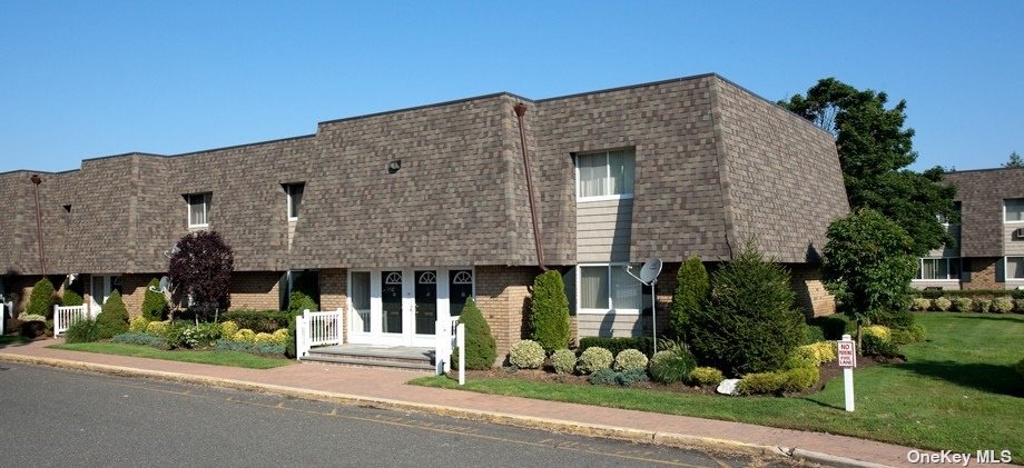 Apartment in West Babylon - Philip  Suffolk, NY 11704
