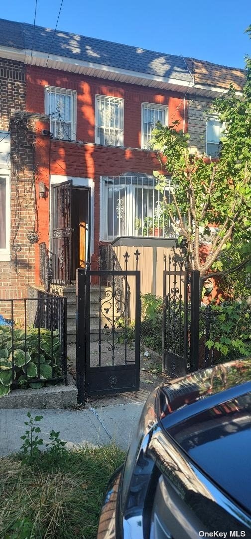 Single Family in East Elmhurst - Mcintosh  Queens, NY 11369