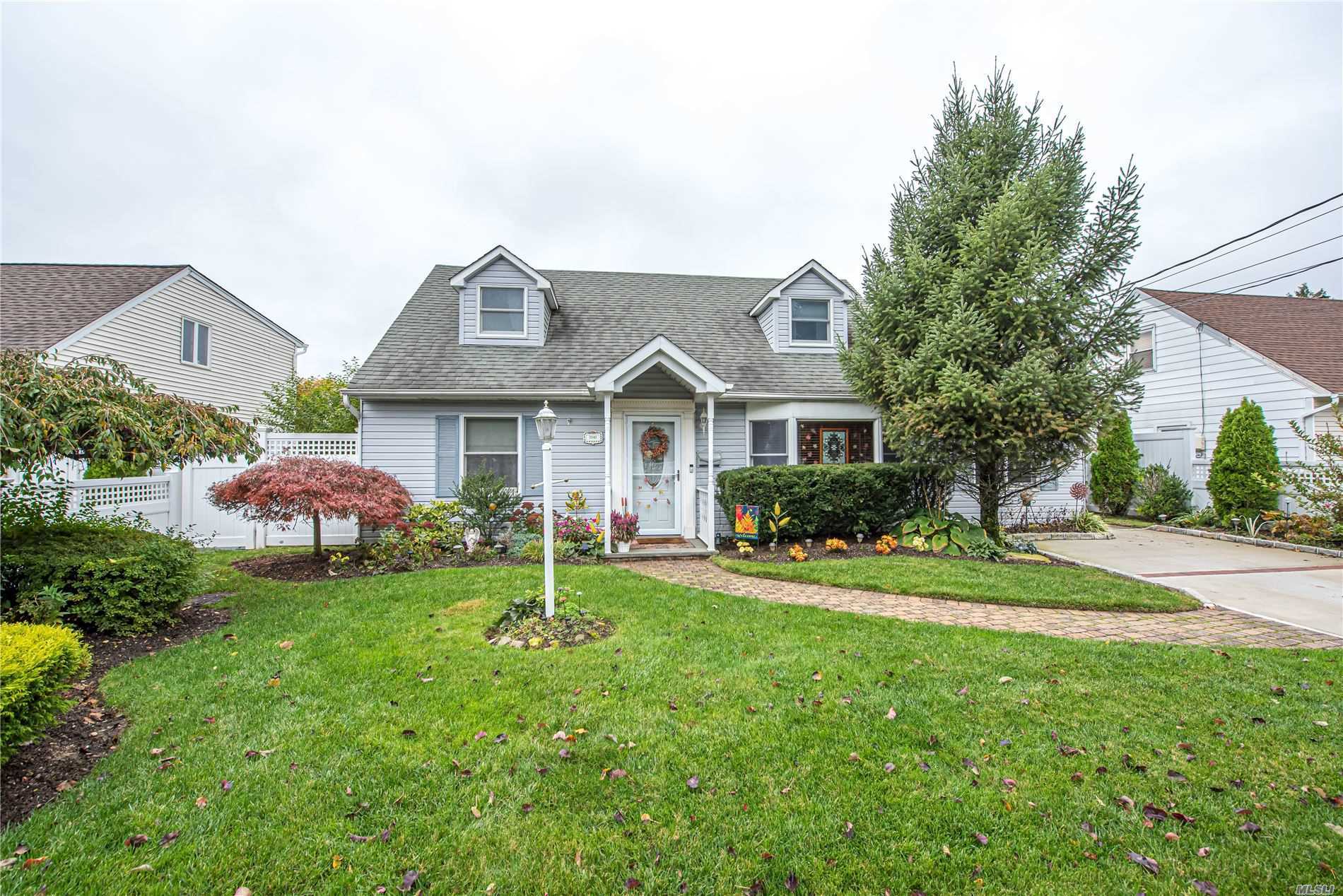 Welcome Home! Updated Seaford Manor Cape Offers Huge 18x20 Great Room W/Vaulted Ceilings & Plenty Of Light, Newly Updated Kitchen & 2 Full Baths, Formal Living & Dining Rooms. Perfect Backyard For Entertaining, Manicured Landscaping, IG Sprinklers, & CAC !