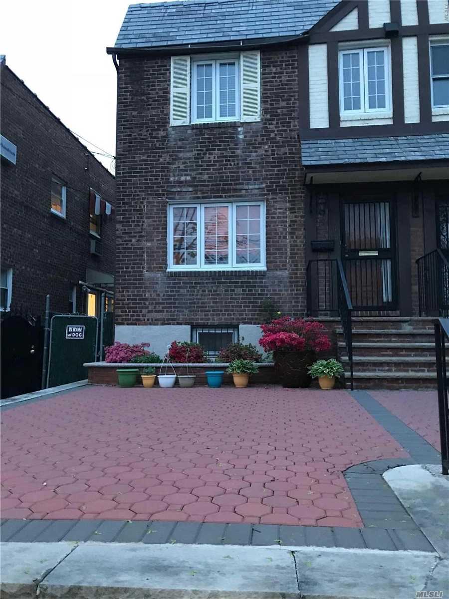 Beautiful, Well Maintenance Home, 4 Bedrooms, 2 Full Bath. Feature Hard Wood Floors Throughout . Convenience To St.John&rsquo;s University, Supermarket, Shopping, All Public Transportation And Major Highway. Ready To Move In.