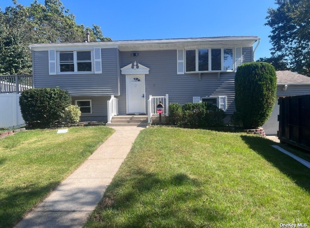Single Family in East Northport - Pomper  Suffolk, NY 11731