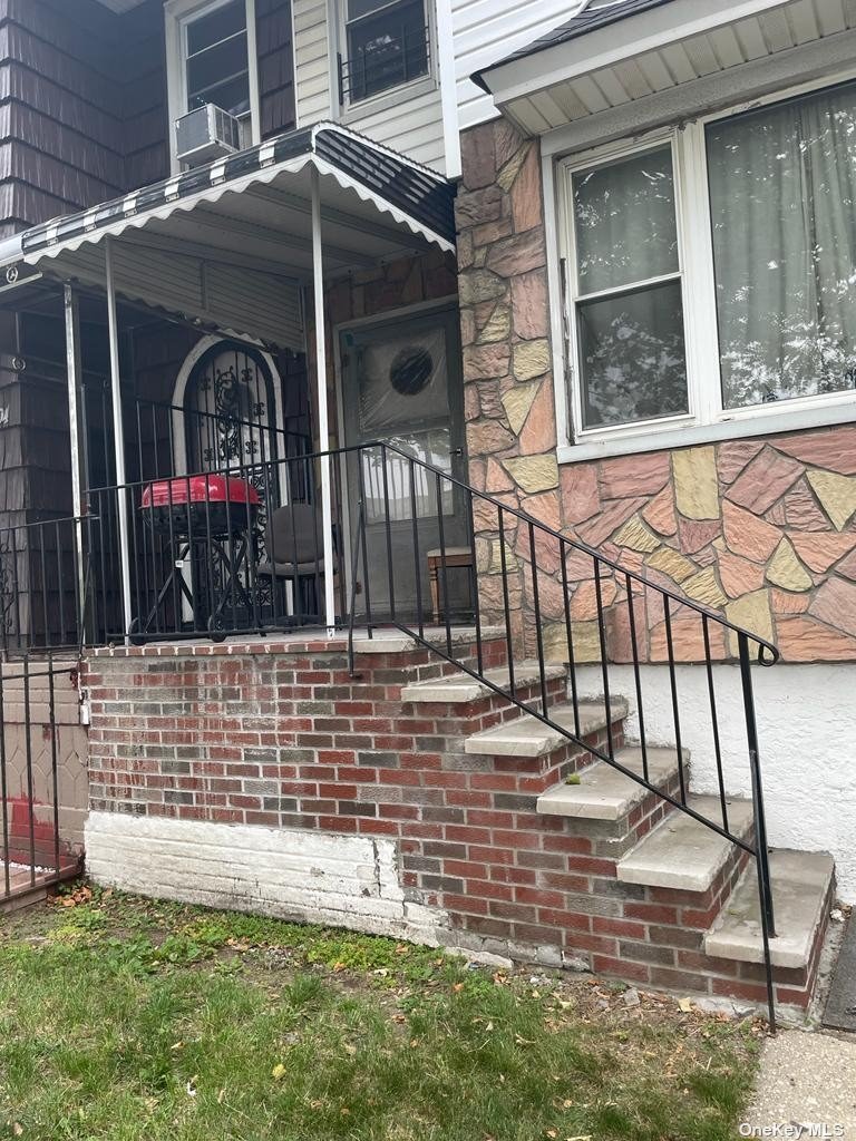 Apartment in South Ozone Park - Van Wyck  Queens, NY 11420