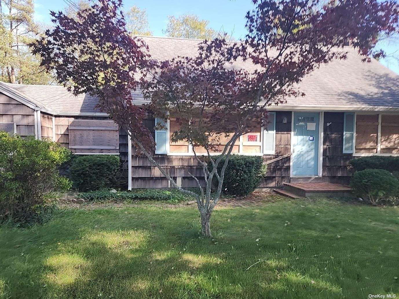Single Family in East Northport - Elwood  Suffolk, NY 11731