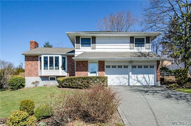 Large Split Located In Parkside Estates! This Lovely Home Features Hardwood Floors, Vaulted Ceiling In Living Rm, Newer Windows & Large Bedrooms. Eik W/Granite Countertops & 3 Full Baths! Great Location W/Charles Campagne Elementary.