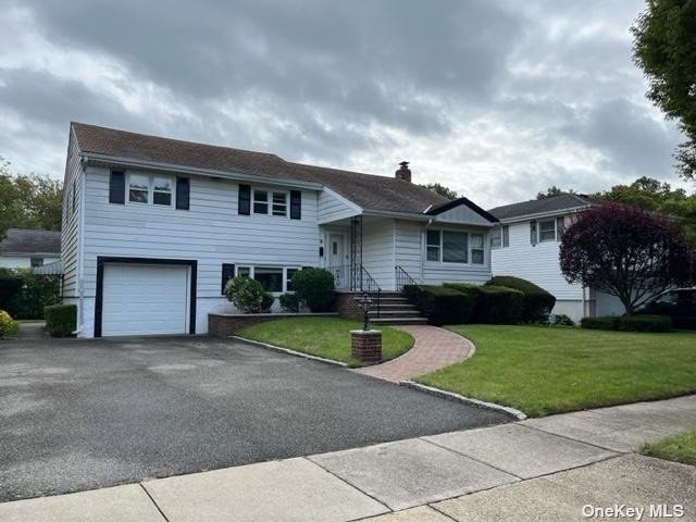 Single Family in Garden City - Seabury  Nassau, NY 11530