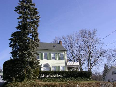 Gracious 19th Cen Georgian Col Sits High On A Hill Overlooking Man Bay,6 Brs,2 1/2 Bths,Lr W/Fp,Fdr W/Fp,Lrg Eik,10'Ceilings,Add Bonus Of Approved Subdivision Of Building Lot.