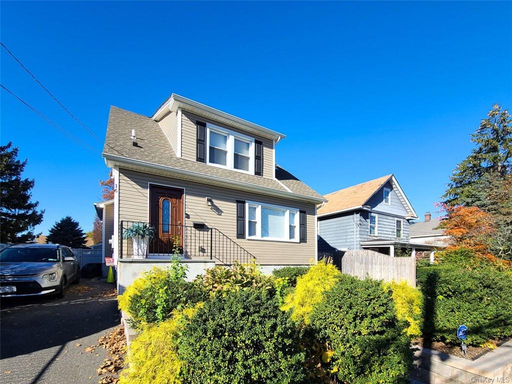 Single Family in Glen Cove - Rose  Nassau, NY 11542