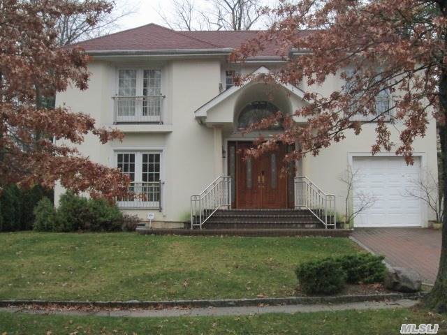 Young Colonial, Gracious Double Height Entry Foyer. Open Floor Plan. 4 Bedrooms, 3.5 Baths, Eat-In-Kitchen With Stainless Steel Applicances And Granite Countertops. Marble Floors. Close To All. This Is A Co-Listing With Magic Of Great Neck Realty.