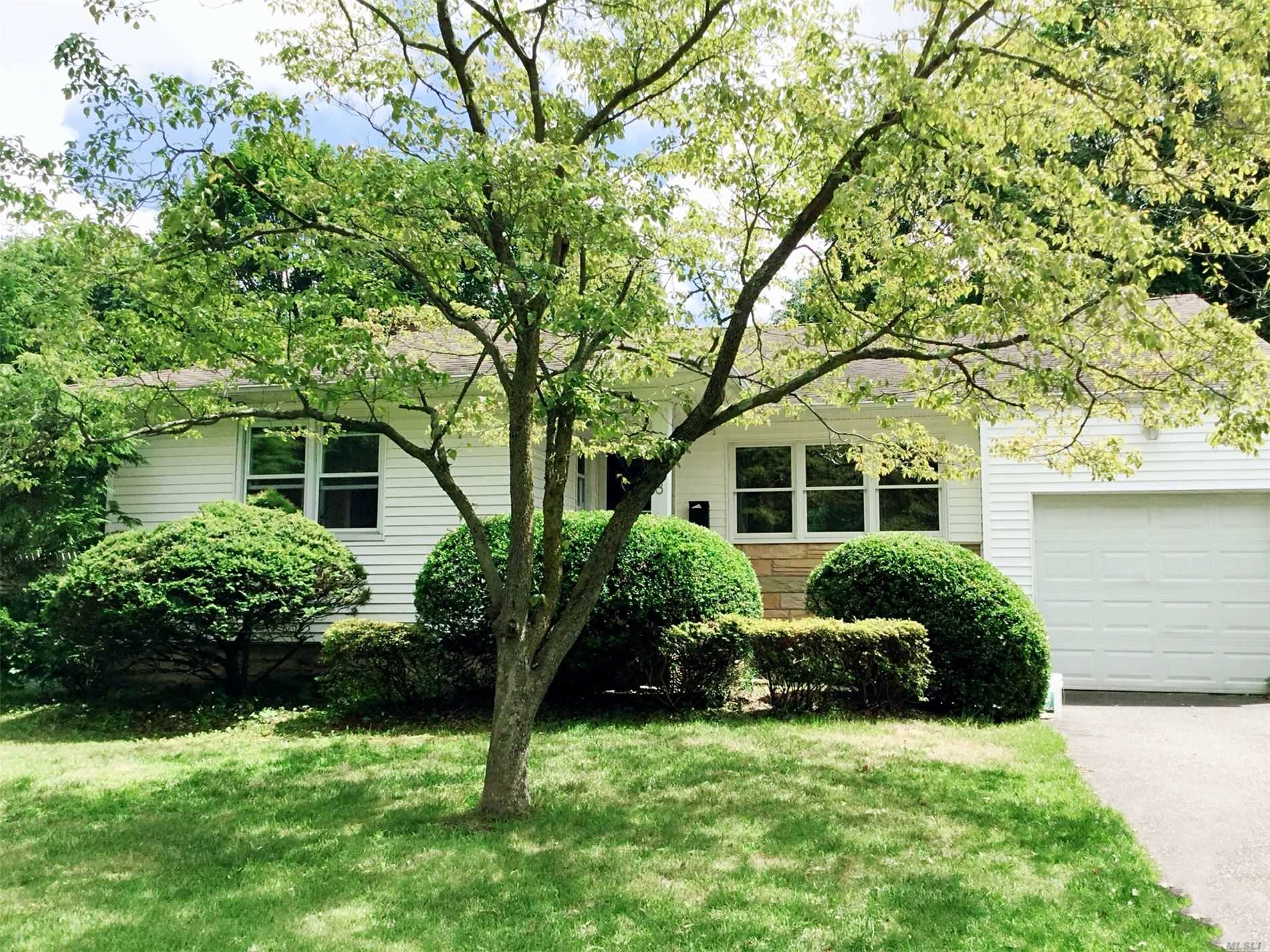 Must see! Ranch style home located in Syosset with 3 Bedrooms, 2 Baths, 1 attached car garage. walking distance to Syosset train station. Newly renovated. Ready to move in!