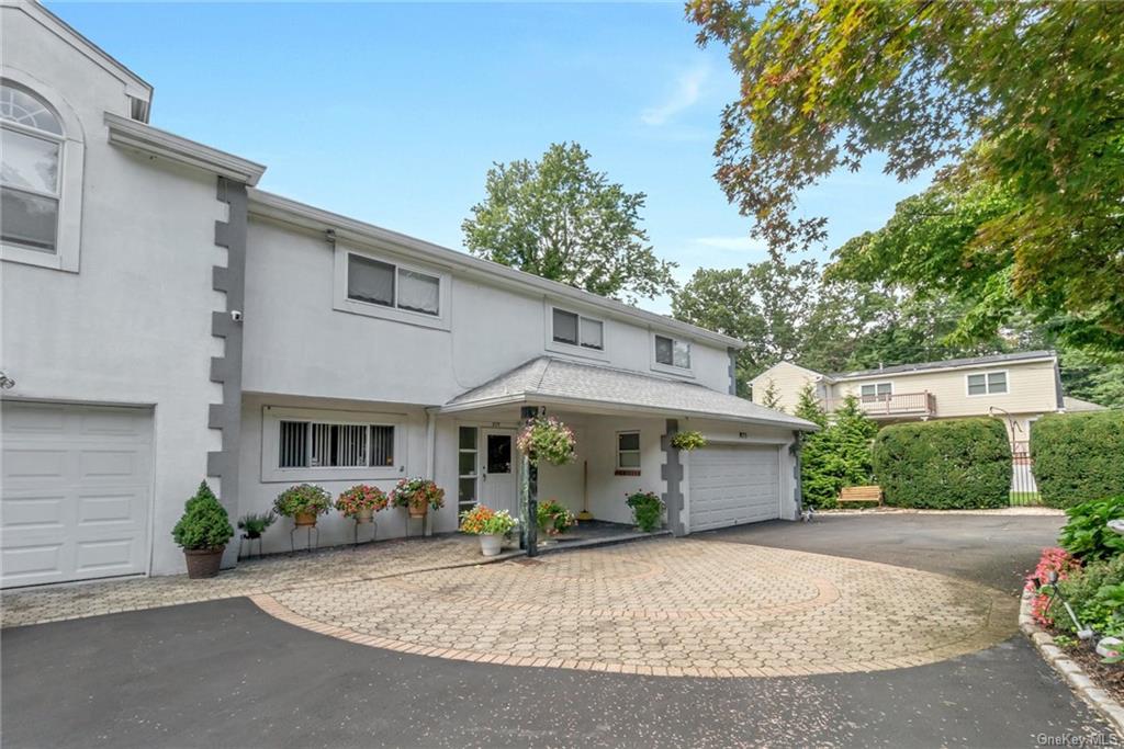 Single Family in Eastchester - California  Westchester, NY 10709