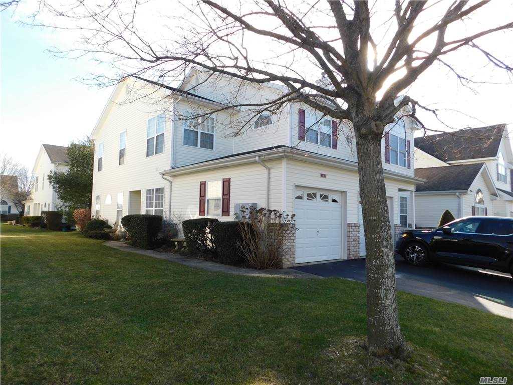 Listing in Mount Sinai, NY