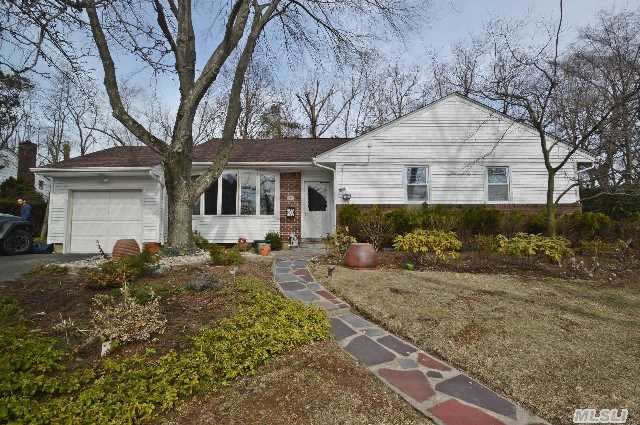 Wonderful Ranch Home With Oversized Formal Dining Room,  Huge Den/Family Room,  Three Bedrooms,  Two Baths,  Eat-In Kitchen,  And Full Finished Basement. Close To Town,  Schools,  Houses Of Worship,  And Transportation. Part Of Great Neck Park District,  Including Pool/Lazy River,  Tennis,  Marina,  Ice Skating And Parks.