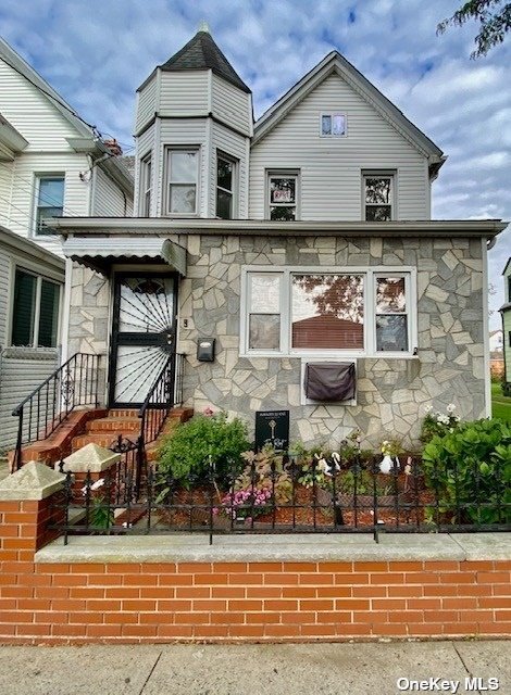 Apartment in Ozone Park - 103rd  Queens, NY 11417