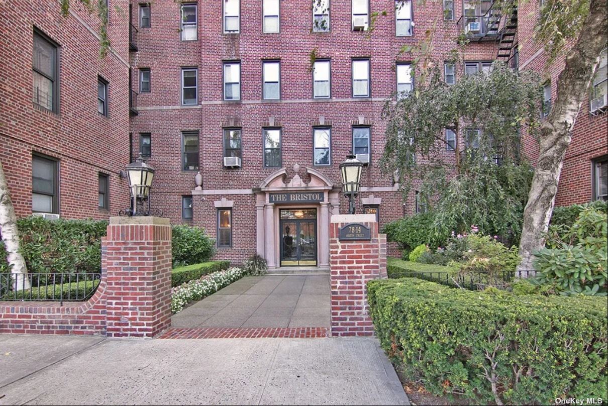 Apartment in Forest Hills - Austin  Queens, NY 11375