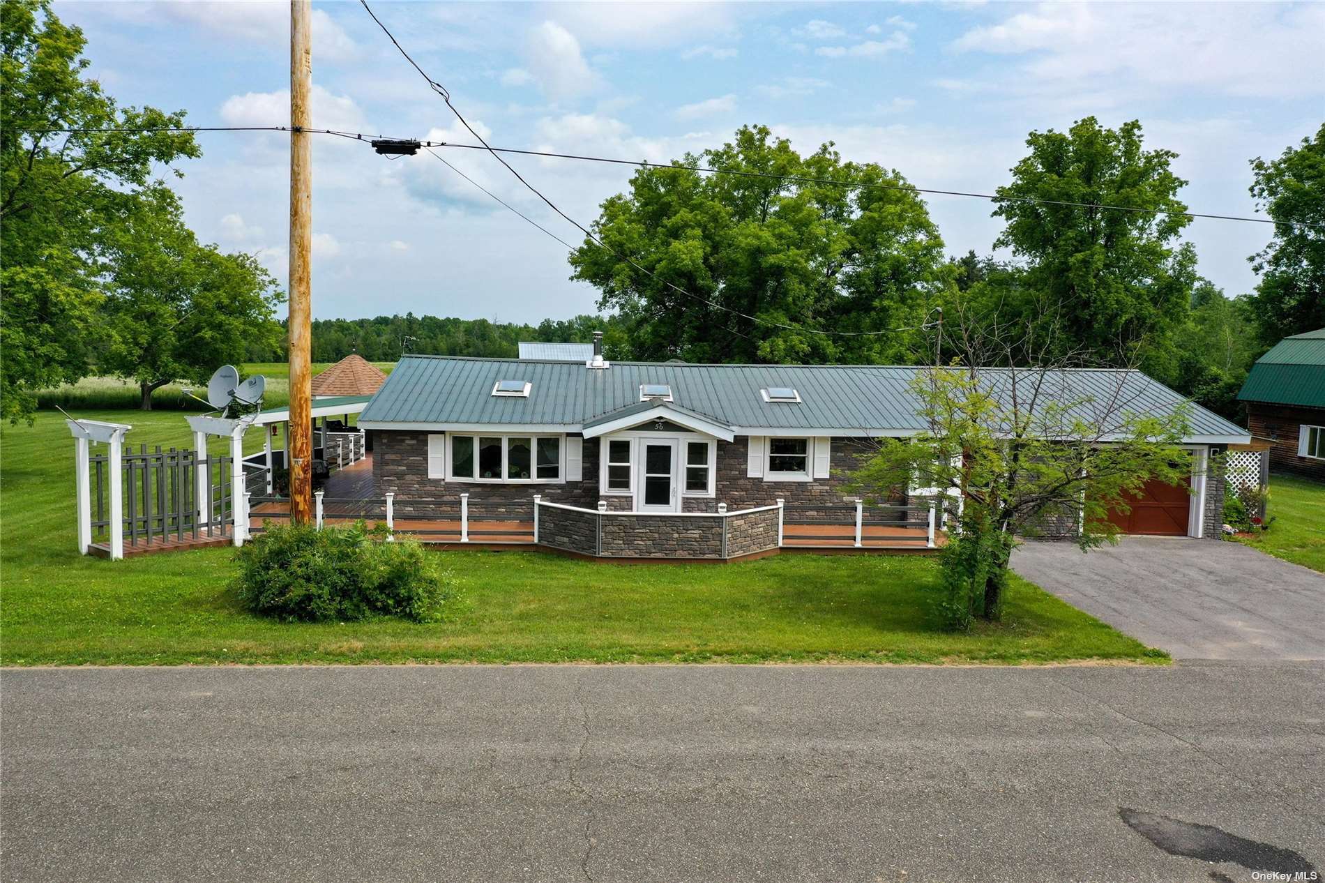 Single Family in Keeseville - Robare  Out Of Area, NY 12944