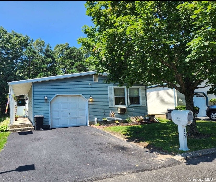 Listing in Manorville, NY