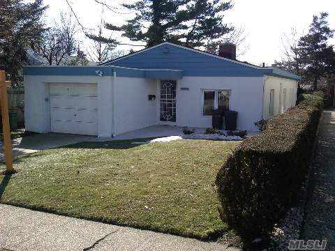 R3-2 Zoning-40X100 Property, Excellent Condition Det. Ranch, New Windows, Bath & Kitchen, Motivated Seller!!! Make Offers!!!!!