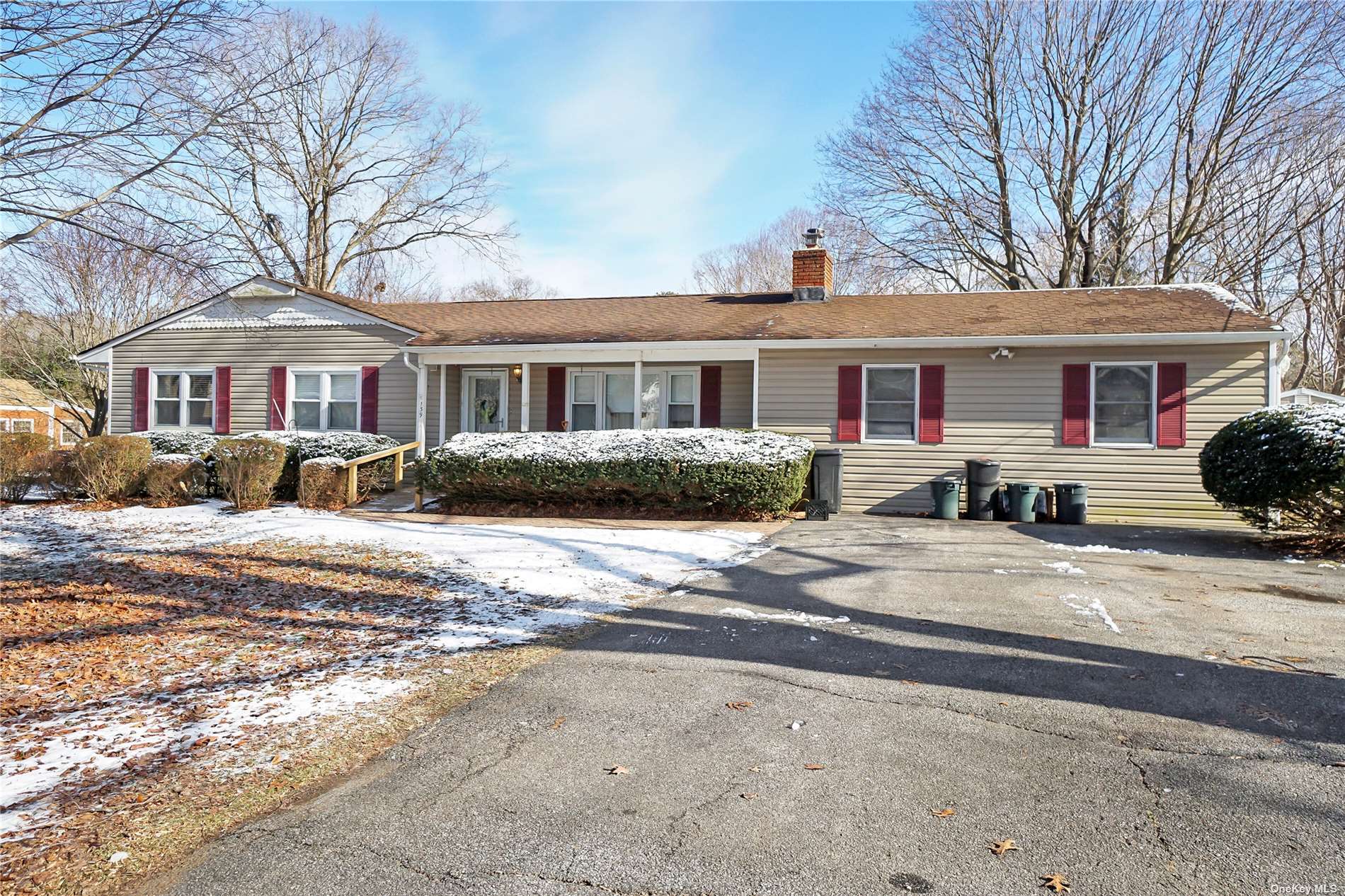 Listing in Mount Sinai, NY
