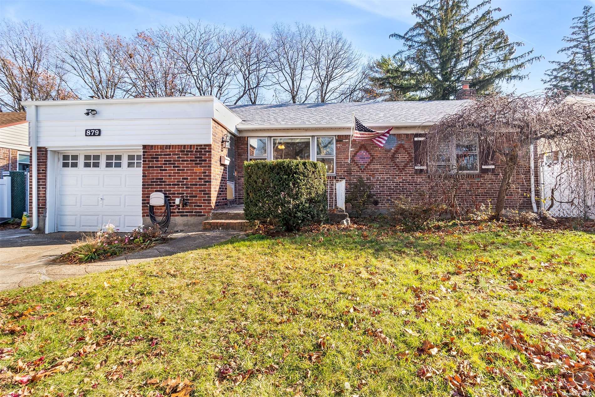 Single Family in Elmont - Niagara  Nassau, NY 11003