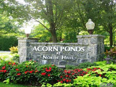 North Hills Acorn Pond Town House In The Herricks School District  Offering Community Pool, Tennis, Clubhouse, And Playground, Pets Welcome.