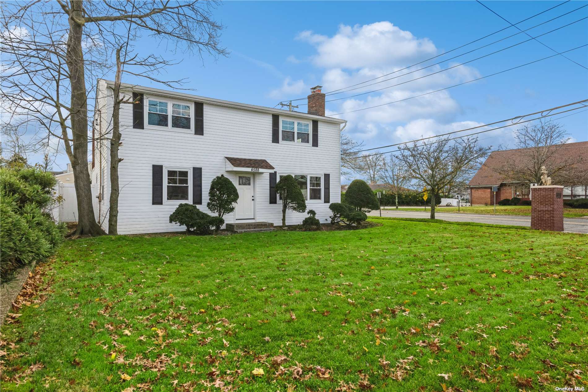 Single Family in Massapequa - Merrick  Nassau, NY 11758