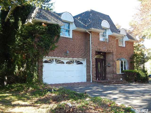 Stunning 4 Bdrm Colonial On .44 Acres Of Beautifully Landscaped Property. Large Lr And Fdr,  Den W/Fireplace,  Custom Mahogany Chef's Kitchen With Granite/Ss Appliances,  Center Island,  Extra Large Master Bdrm W/Full Bath And Sitting Area. 2 Wic,  2 Car Garage,  Cac. Near Southward Ho Country Club,  Bay Shore Marina,  Parks, F.I Ferries - Exclusive Lake Area And More; ...