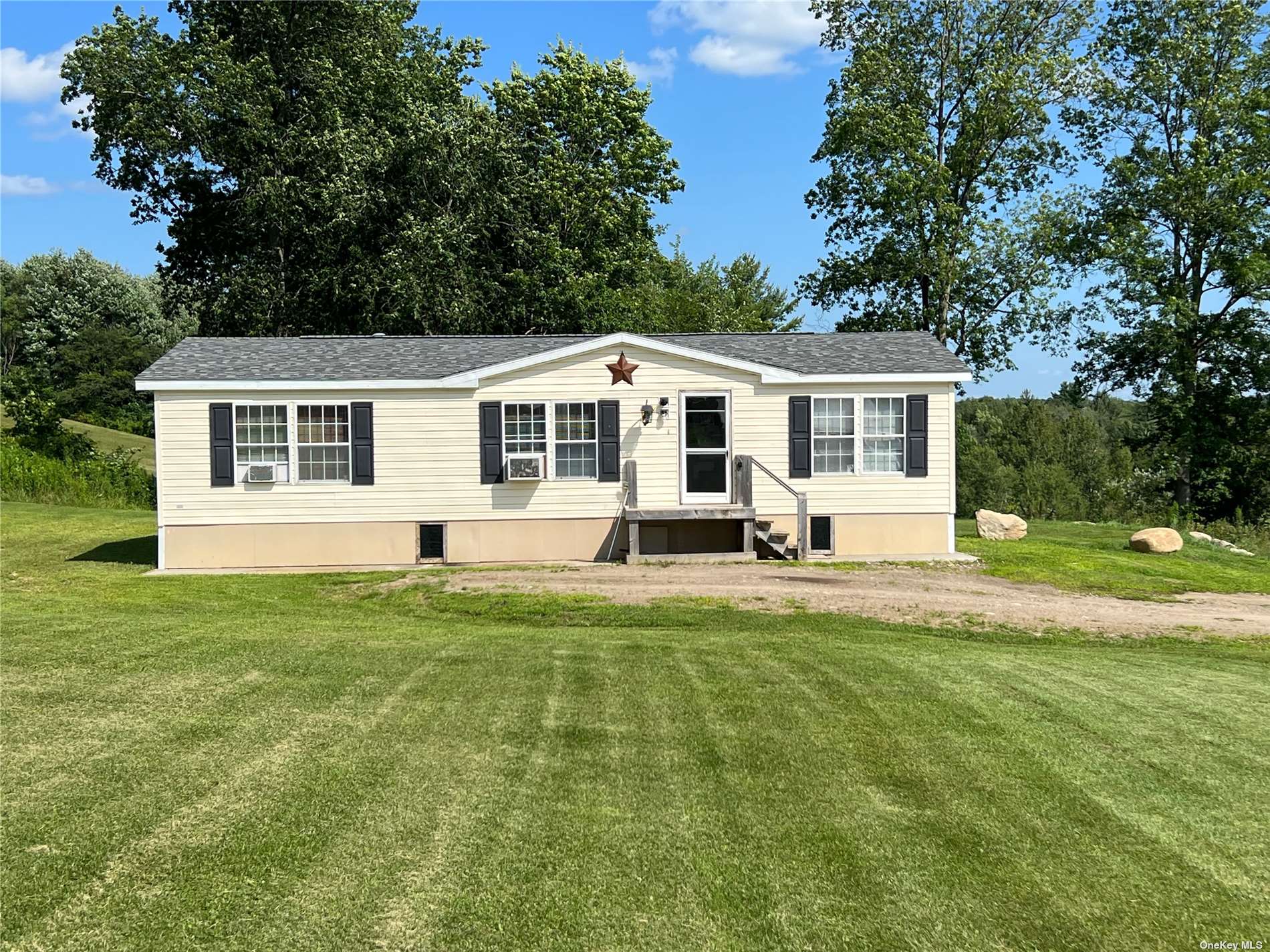 Single Family in Out Of Area Town - County Hwy 114  Out Of Area, NY 13452