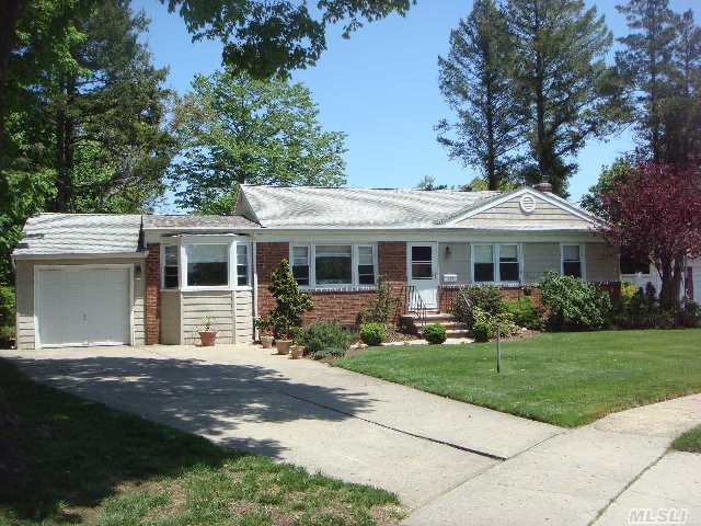 Jericho Schools,  Jackson Elementary. Oversized Country Club Rear Yard (117 X 147). Expanded Ranch W/ 5 Bedrooms And Family Great Room Off Kit. Night Club Finished Basement