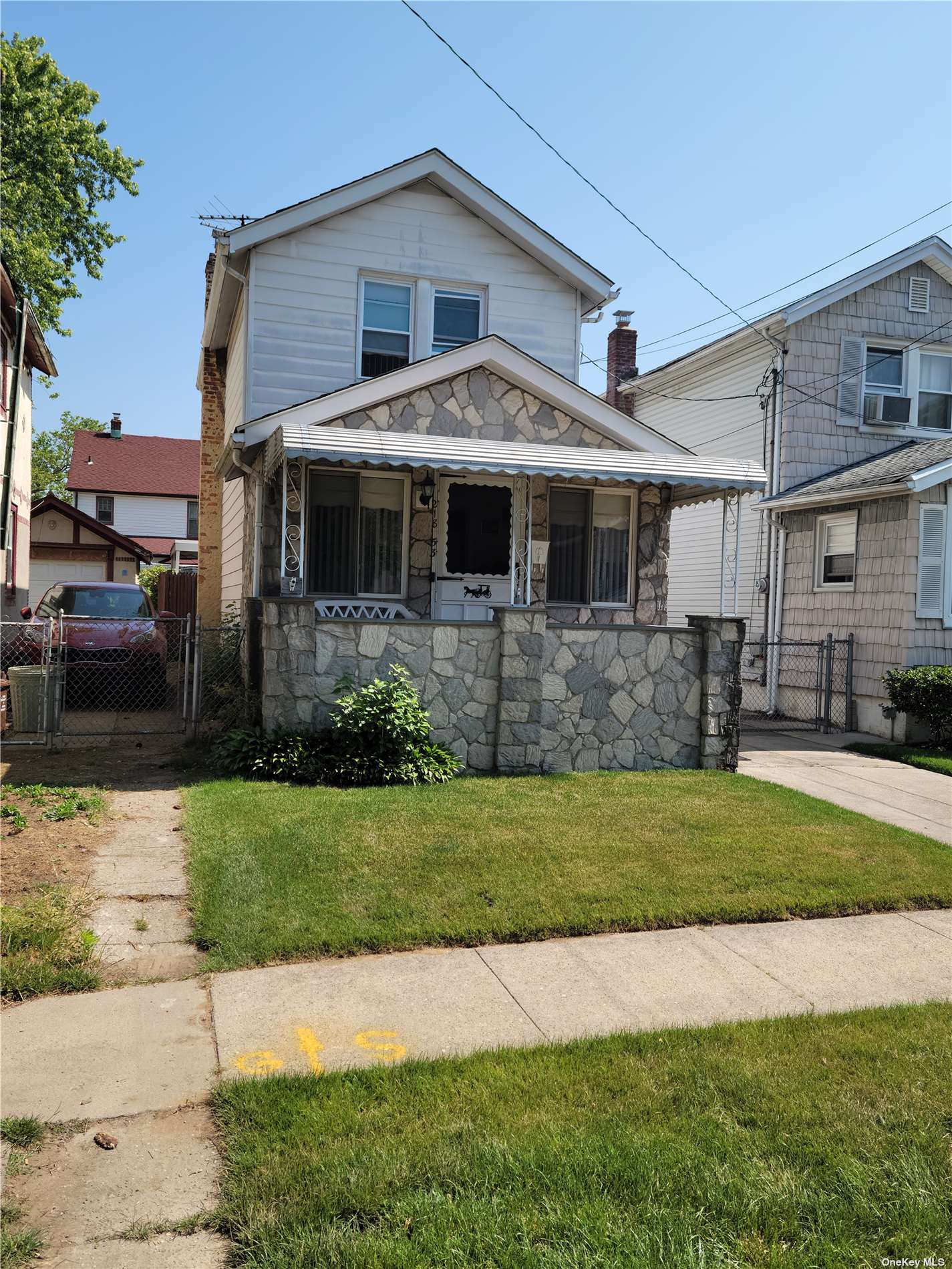Single Family in Queens Village - 110th  Queens, NY 11429